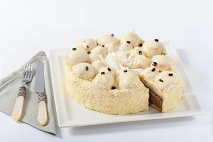 Beyaz Profiterollü Pasta
